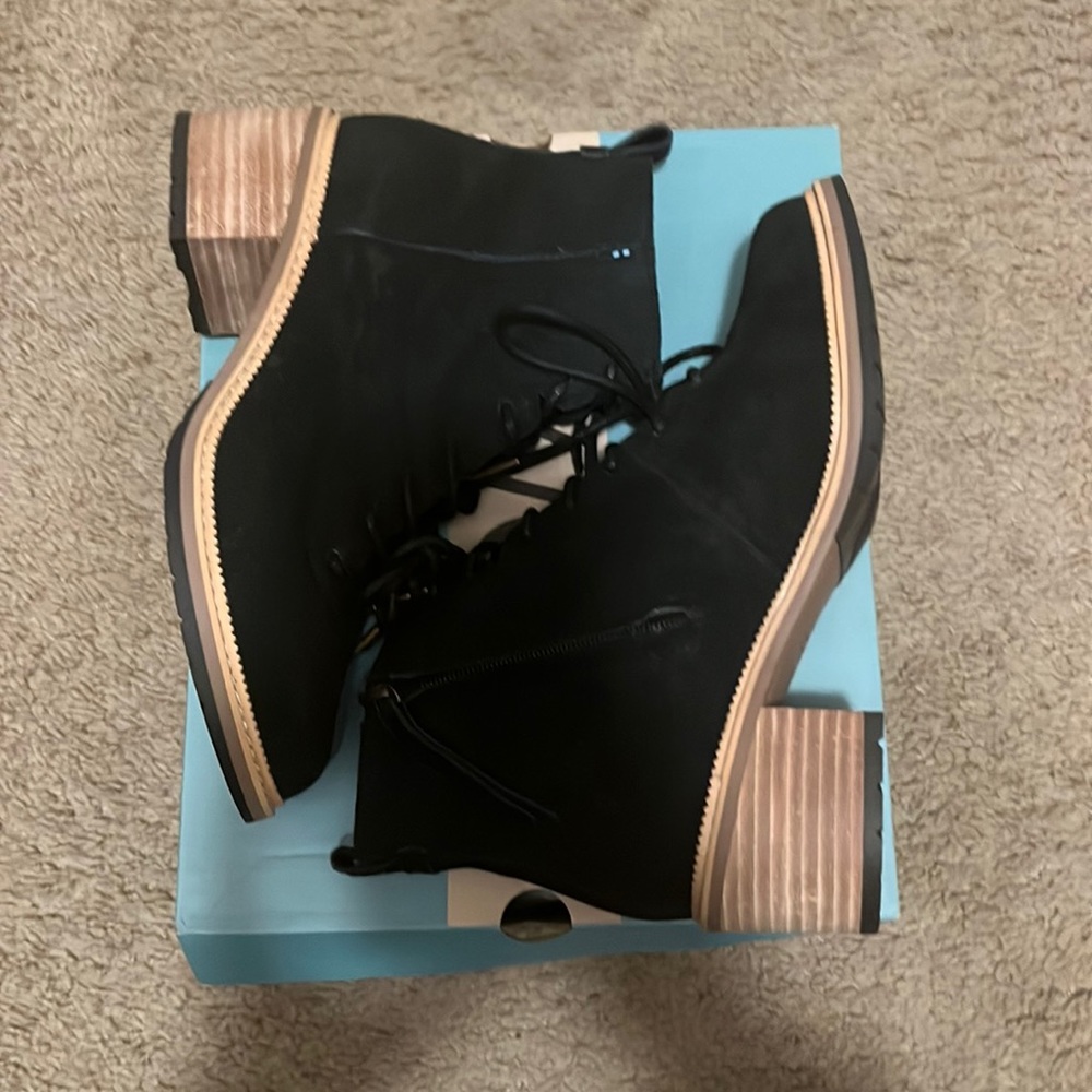 Toms Black suede boots
